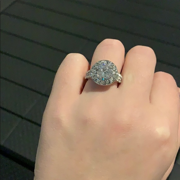 Round Cut White sapphire 925 silver Ring - Picture 4 of 5